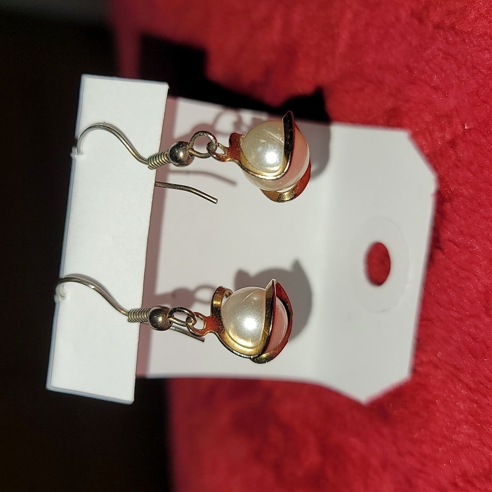 Single Drop Pearl-like Bead Earrings (10)